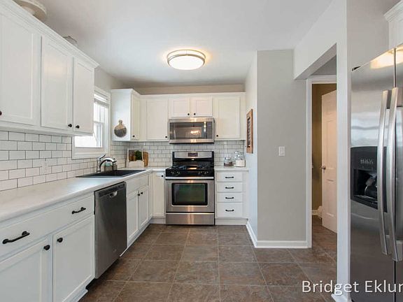 3rd image of 2025 Houseman Ave NE