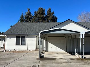 2825 SW 28th St, Redmond, OR 97756