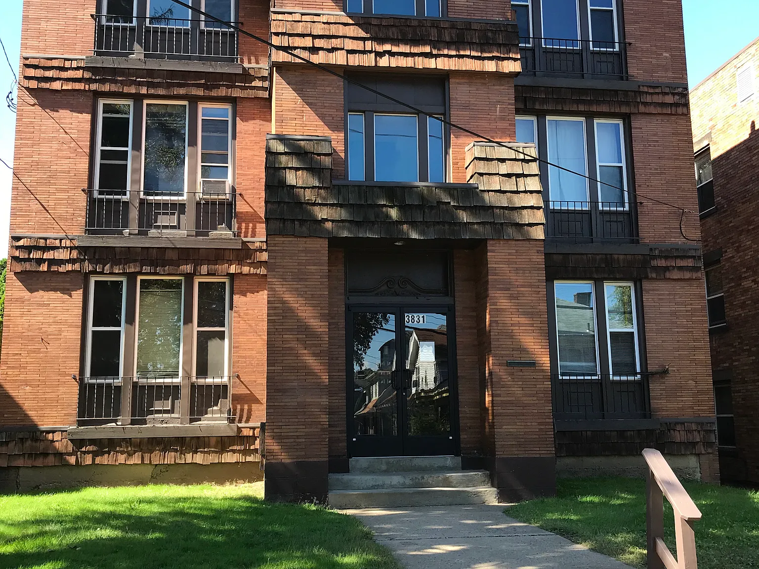 3 bedroom 1 bath Brighton Heights — Photo 1