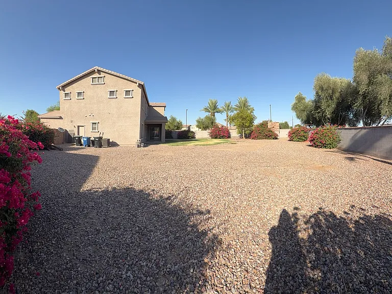 Huge Pie-Lot Shaped Rear Yard