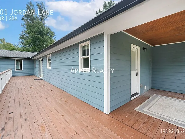 101 Jordan Ln — Photo 17