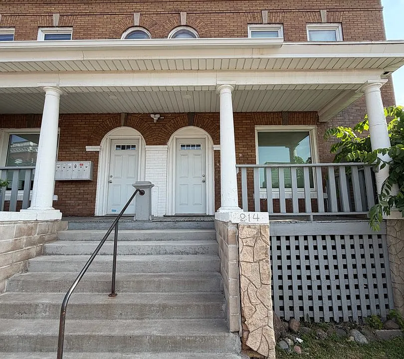 214-216 N 2nd Ave E