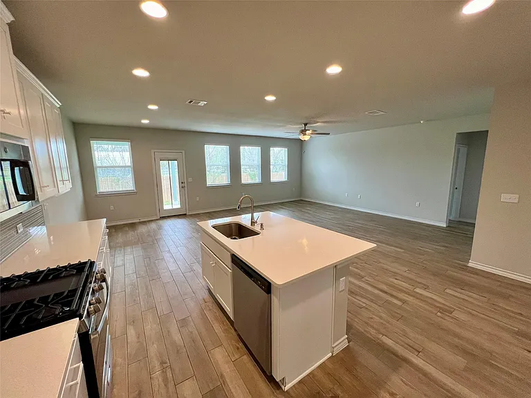 11908 Saddle Rock Dr — Photo 8