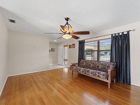 5th image of 22480 Oceanside Ave