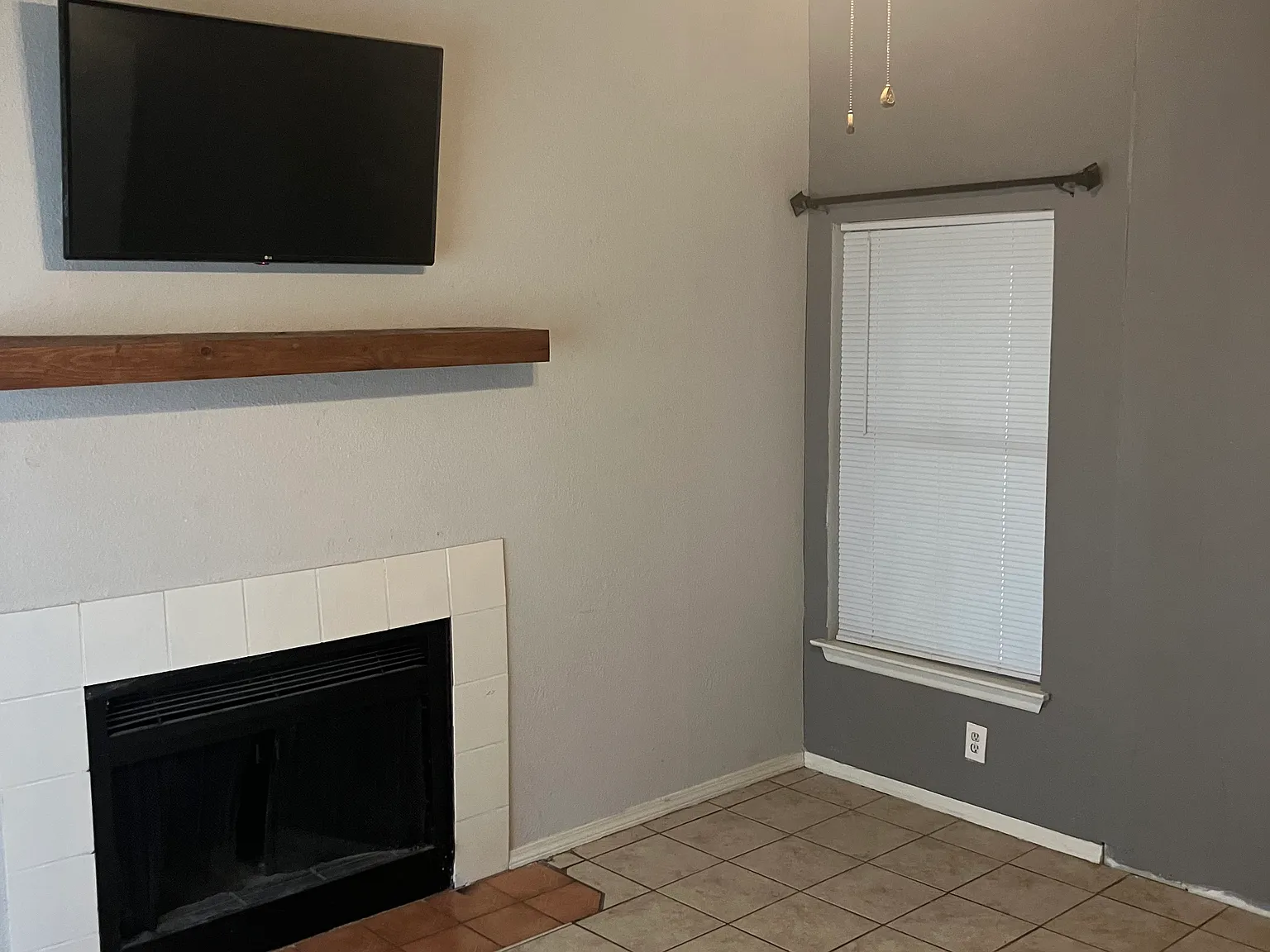 3 bed, 1000 sqft, $1,300 — Photo 2