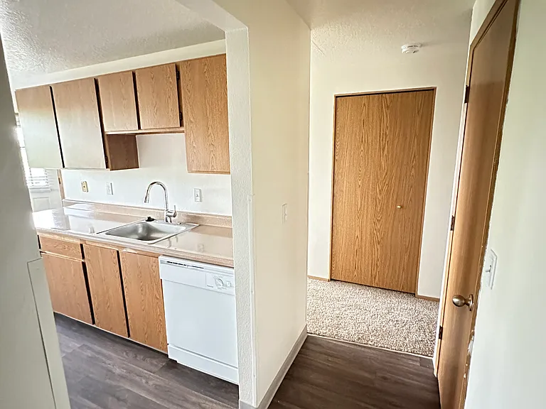 Eastman Heights Apartments — Photo 4