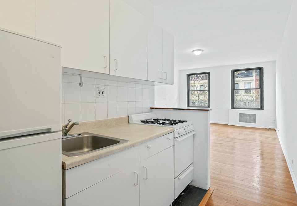 2nd image of 321 E 69th St APT 3A