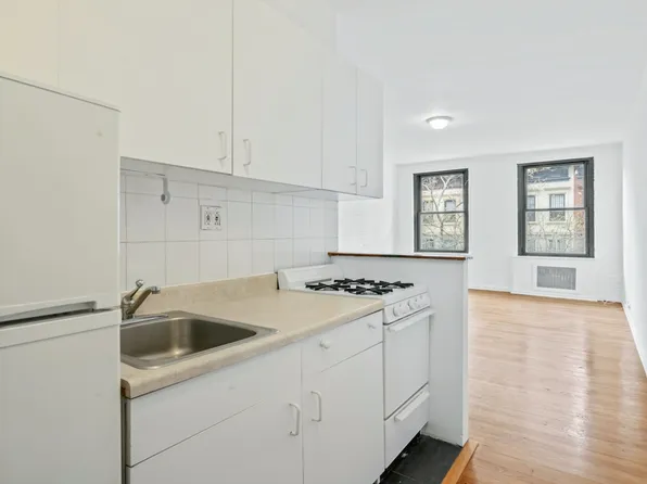 321 East 69th Street image 2 of 4