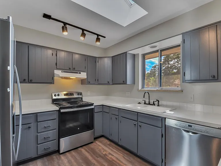 7687 Newman St — Photo 10