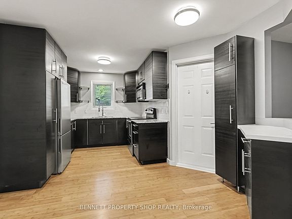 4th image of 13 Candow Cres