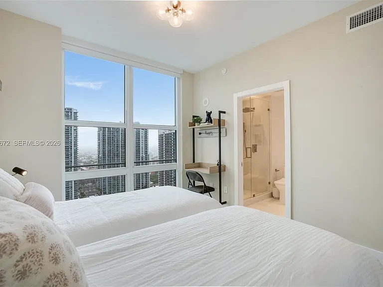 31 SE 5th St #3921 — Photo 51