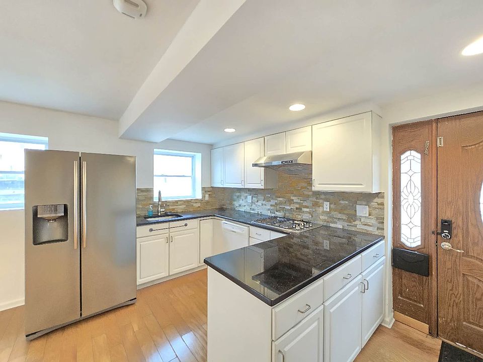 1st image of 61 Bartlett Pl #1