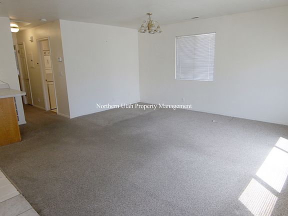 3 Front Room_06082023