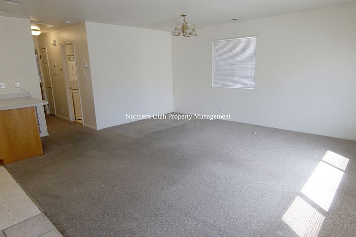 3 Front Room_06082023