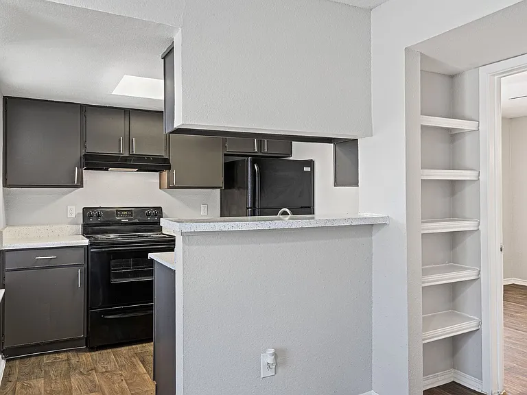 502 W Longspur Blvd — Photo 9