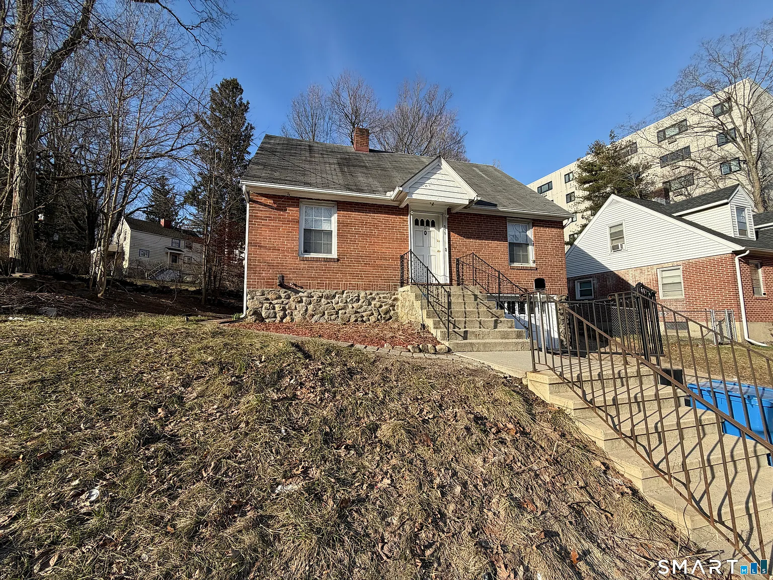 3 bed, 1.0 bath, 1125 sqft, $2,200 — Photo 2