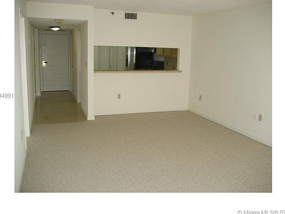5th image of 555 NE 15th St APT 10H