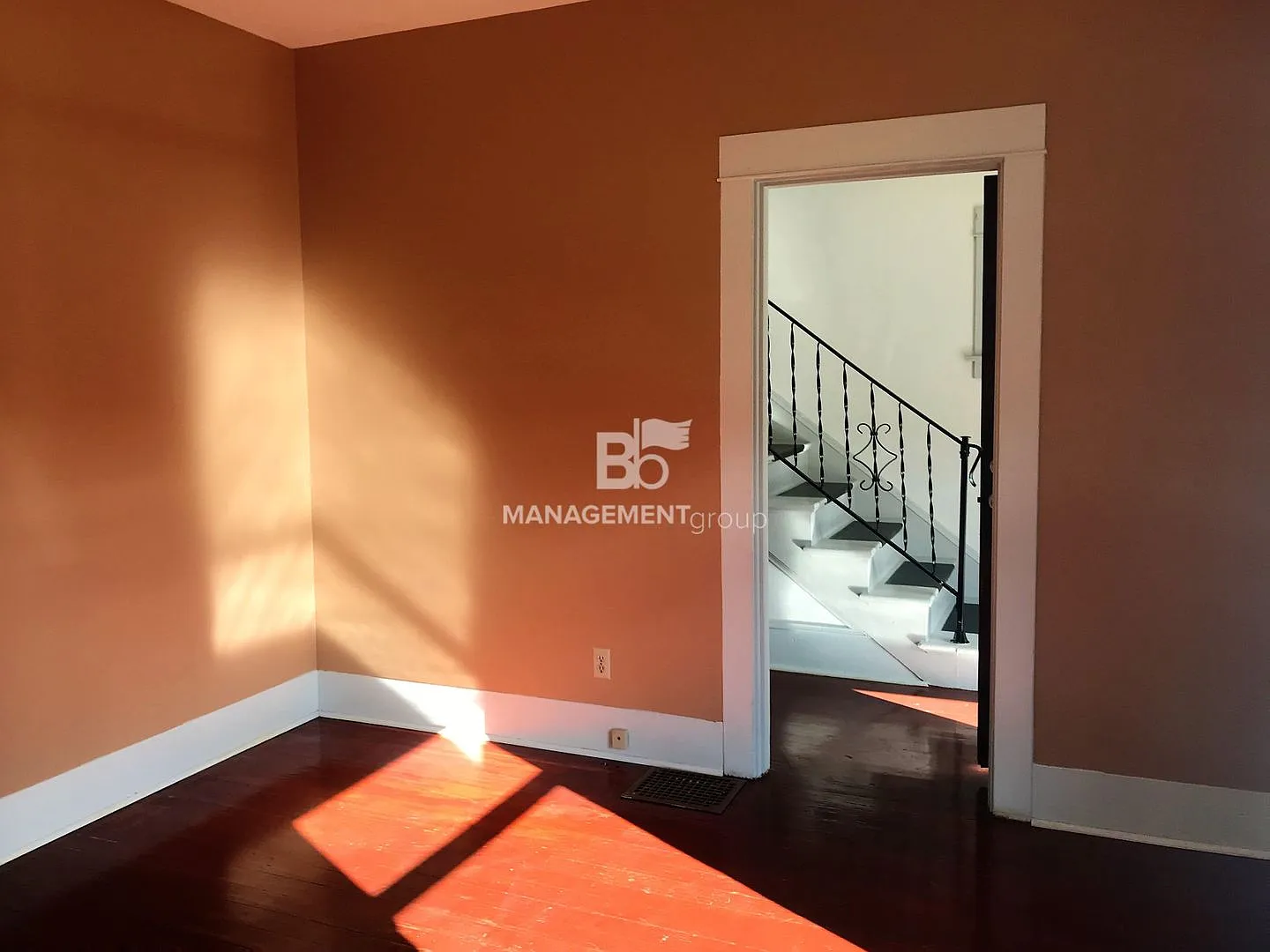 John Landing- Light & Bright Charming Corner Lot Home! Walk to Downtown Portland — Photo 3