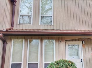 22 Spring Meadow Ln, Peekskill, NY 10566