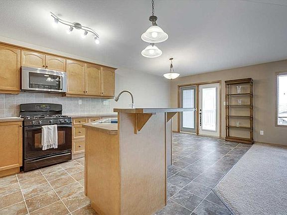 4th image of 44 E Osler Cres