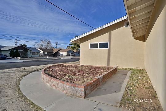 4th image of 412 E Church Ave