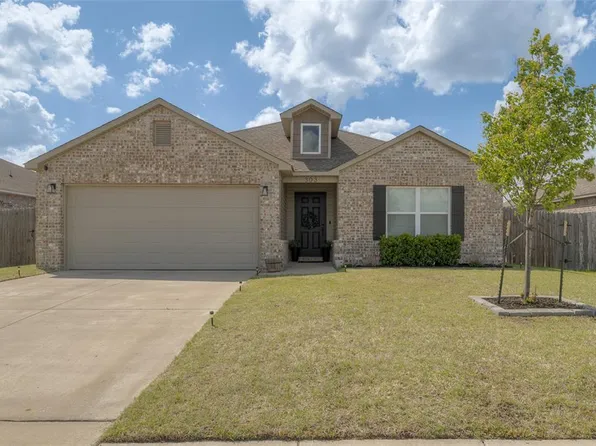 303 Waterside Dr, Newcastle, OK 73065