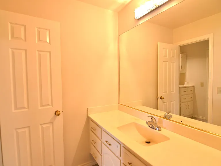 7000 Ivory Ct — Photo 16
