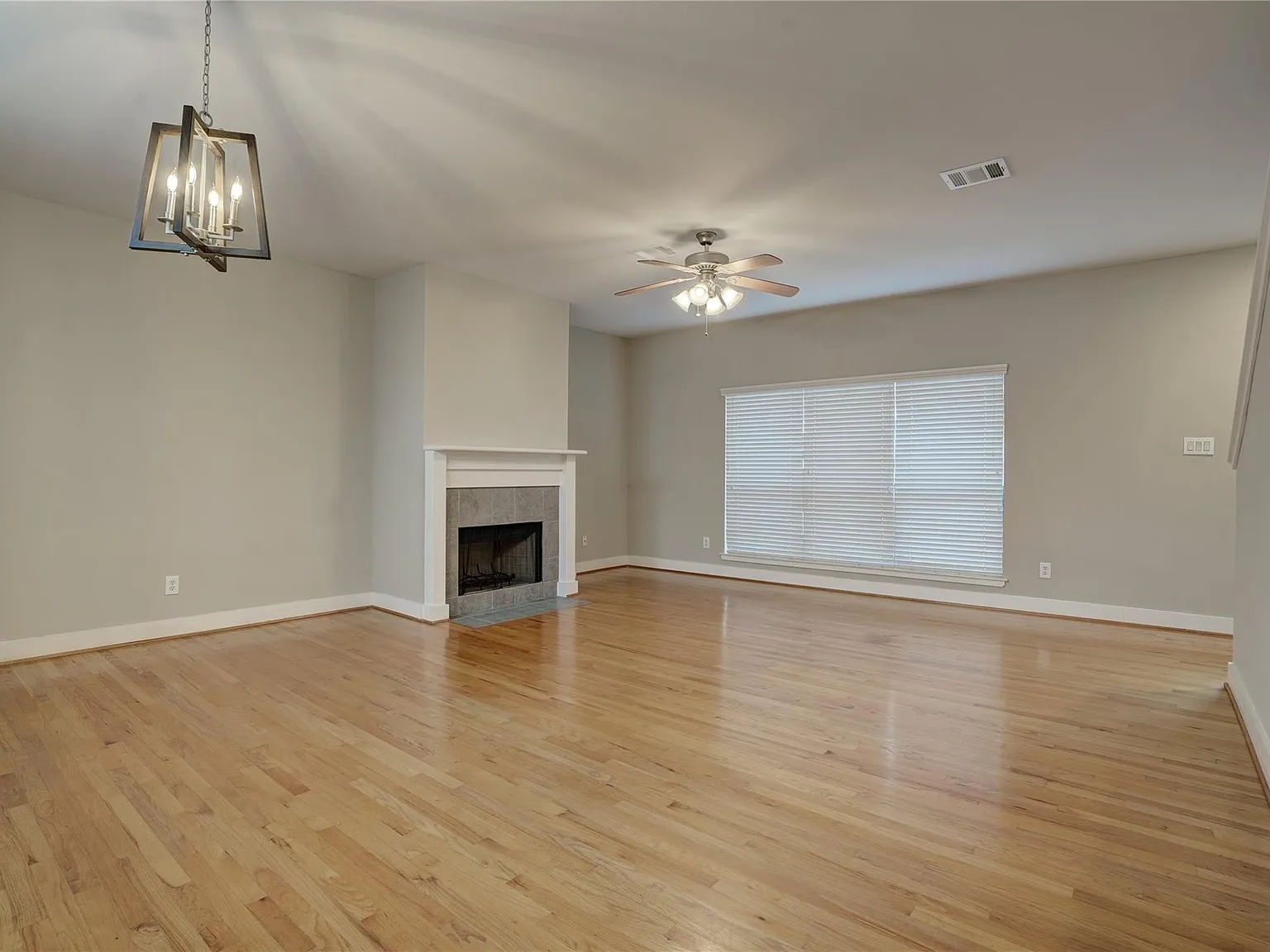 3 bed, 2.5 bath, 2139 sqft, $2,699 — Photo 3