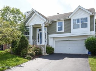 21 Lenox Ct, South Elgin, IL 60177