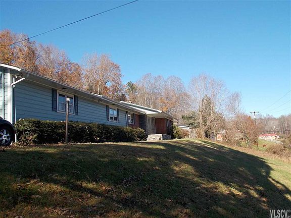4th image of 913 Meadowlane Dr NW