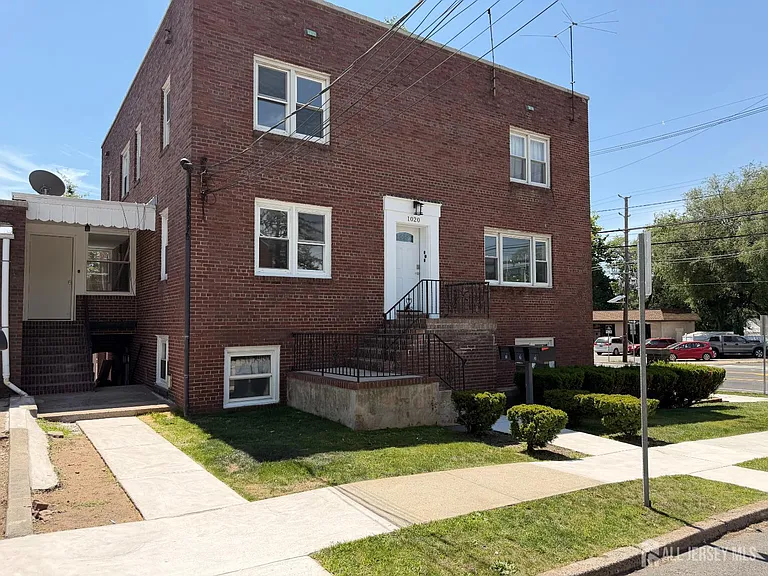 1020 Raritan Ave — Photo 25