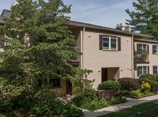 415 Old Forge Xing #415, Devon, PA 19333