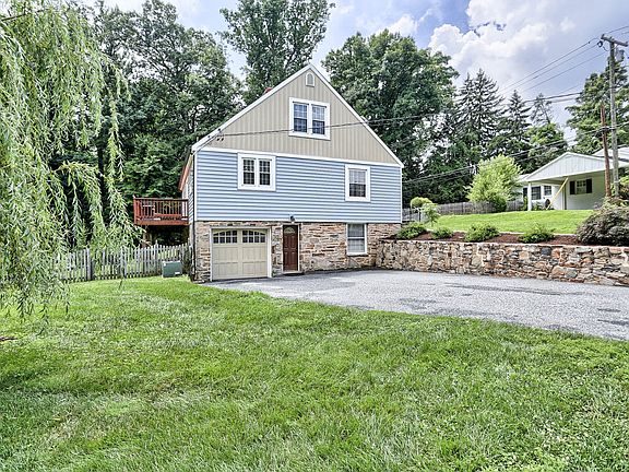 2 Car Garage & 6car Driveway