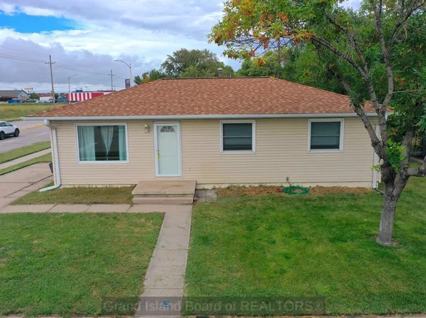 3228 W 16th St, Grand Island, NE 68803