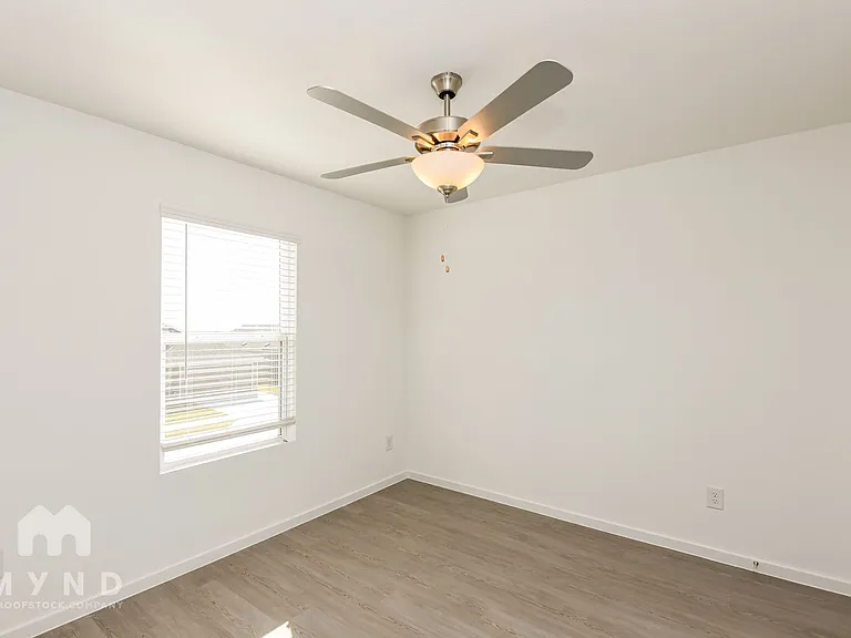 2700 Mistwood Dr — Photo 17