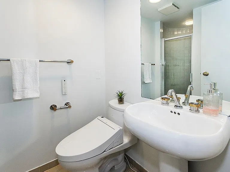 1000 Beach Ave #1305 — Photo 19