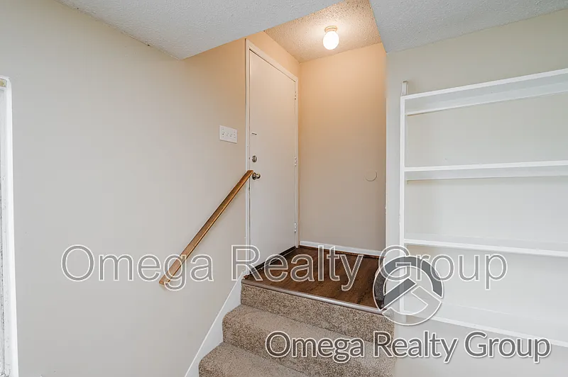 Town and Country Apartments — Photo 4
