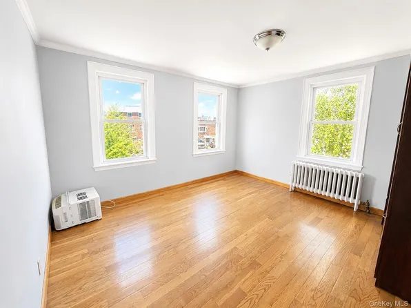 21734 Hempstead Ave, Queens Village, NY 11429