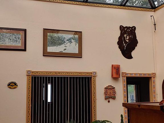 Diningroom with skylight