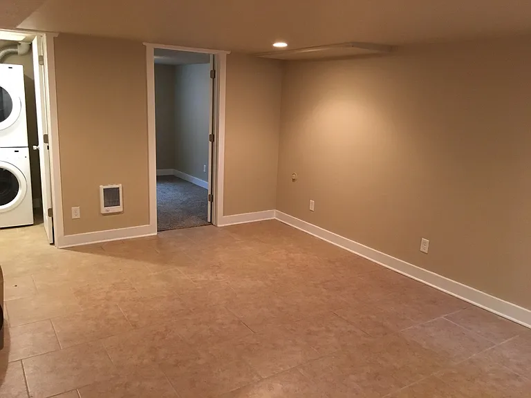 9540 N Seneca St #B — Photo 6