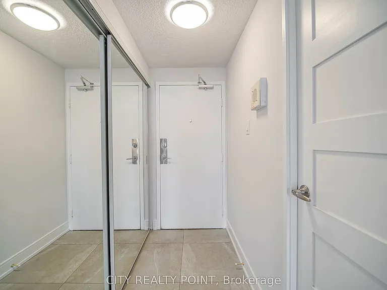 33 Isabella St #1009 — Photo 4