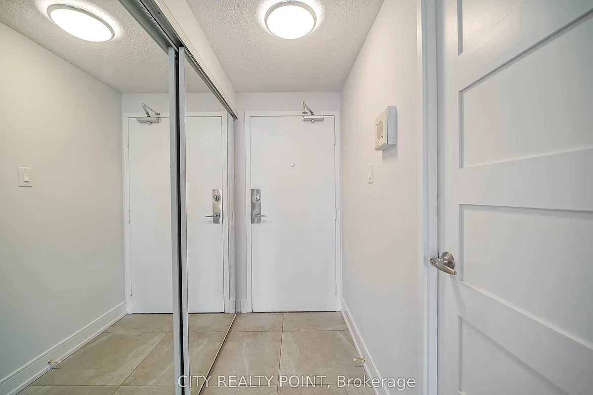 Building Photo - 33 Isabella St #1409