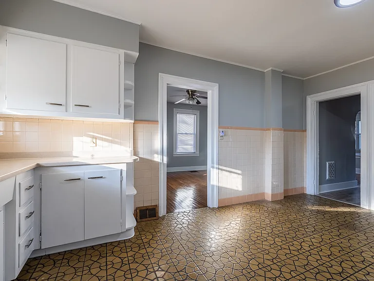 216 Howard Ave — Photo 11