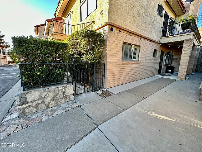 4614 N Stanton St #C17 — Photo 23