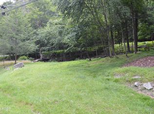 Southerton Ln, Greentown, PA 18426