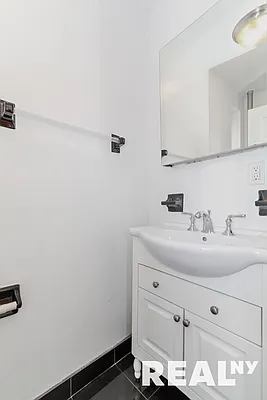 Rented by REAL New York | media 14