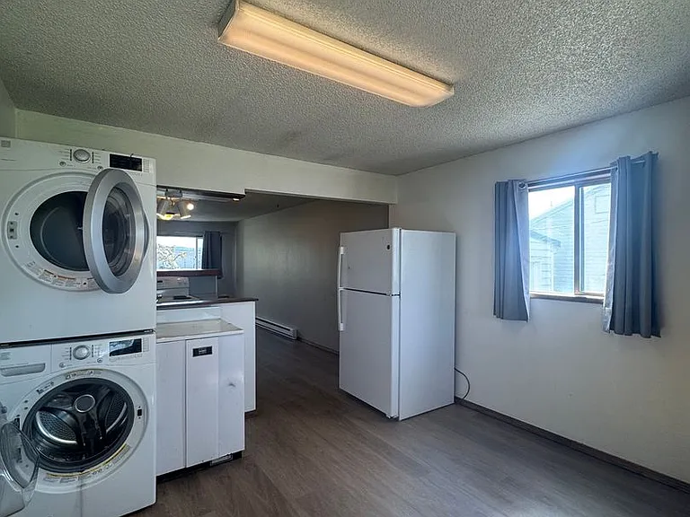 203 Railroad Ave — Photo 8