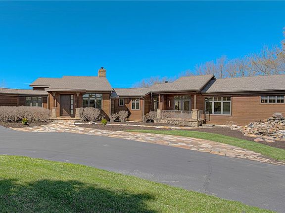 2nd image of 5740 Clare Rd