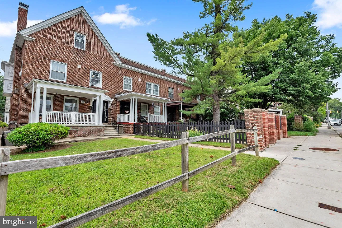 2 bed, 1.0 bath, 1050 sqft, $1,400 — Photo 3