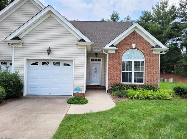 6610 Clemmons Ct, Clemmons, NC 27012